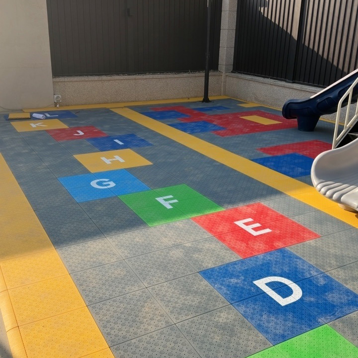 Professional Interlocking PP M - Outdoor Sport Floor Tiles บทวิจารณ์และราคา